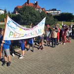 Dzień przedszkolaka- dzieci z transparentem