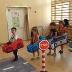 Bezpieczny przejazd - dzieci w przebraniu
