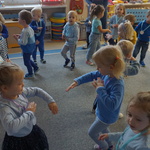 Międzynarodowy Dzień Praw Dziecka- taniec na dywanie