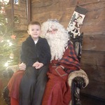 Z wizytą u świętego Mikołaja - chłopiec z Mikołajem