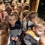 Tygryski w Teatrze Lalek- dzieci przed spektaklem