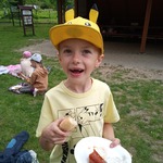 Wycieczka do Nadleśnictwa Dojlidy- dziecko z pieczona kiełbaską 