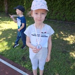 Sprintem do maratonu- dziecko z medalem