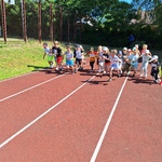 Sprintem do maratonu - dzieci na bieżni 