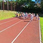 Sprintem do maratonu - dzieci na bieżni 