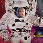 Mobilne planetarium w przedszkolu- dziecko w fotobudce