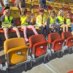 Miejski Dzień Przedszkolaka- reprezentacja grupy Tygryski na trybunach Stadionu Miejskiego