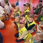 Miejski Dzień Przedszkolaka- reprezentacja grupy Tygryski na podłodze