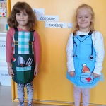 Dzień Różnych Zawodów- dziewczynki w przebraniach