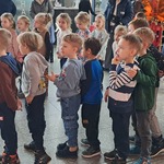 Jarmark Bożonarodzeniowy - zabawa dzieci