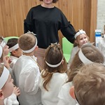 Podlaskie Centrum Psychogeriatrii - dzieci zwiedzają budynek Centrum