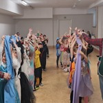 Bal karnawałowy - dzieci biorące udział w konkursie wyścigu rzek