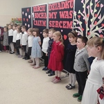 Dzień Babci i Dziadka z Małpką Iwoną - grupa Pszczółki 