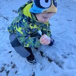 Zimowa Olimpiada - dziecko z lodową kulą