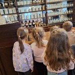 W Muzeum Medycyny i Farmacji- Tygryski w aptece