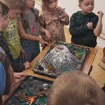 Warsztaty paleontologiczne - Tygryski obserwują 