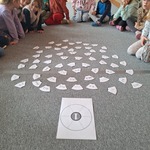 Międzynarodowy Dzień Matematyki- dzieci na dywanie
