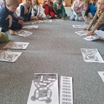 Międzynarodowy Dzień Matematyki- dzieci na dywanie