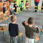 Międzynarodowy Dzień Matematyki- zabawy matematyczne z krzesełkami
