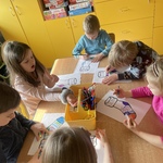 Dzień kolorowej skarpetki - Słoneczka projektują swoje skarpetki