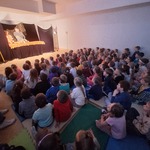 Teatr CoNieco w przedszkolu- dzieci na widowni