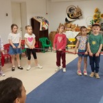 W sali muzealnej dawnej wsi podlaskiej - zabawa przy ludowej piosence