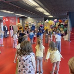 Miejski Dzień Przedszkolaka 2025 - Słoneczka podczas części artystycznej