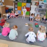 Dzień Jabłka- zabawy muzyczno- ruchowe w grupie Żabki