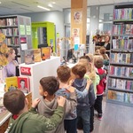 Jesienna wizyta Pszczółek w Książnicy Podlaskiej - zwiedzanie biblioteki