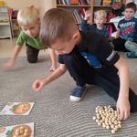 Dzień Dyni w grupie Pszczółki - zabawy matematyczne