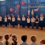 Apel z okazji 11 listopada - występ dzieci z grupy Pszczółki