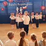 Apel z okazji 11 listopada - występ dzieci z grupy Pszczółki