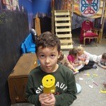 Centrum Edukacji Muzeum Wojska w Białymstoku - chłopiec z pacynką