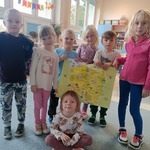 Kultura i język - dzieci z mapą Polski
