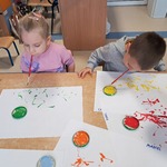 Międzynarodowy Dzień Osób z Niepełnosprawnościami  - malowanie bez użycia rąk