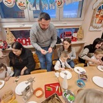 Coraz bliżej święta, coraz bliżej święta... - warsztaty świąteczne z grupie Tygryski, dekorowanie pierniczków