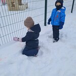 Zimowa Olimpiada Sportowa - dzieci malują śnieg