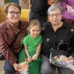 Dzień Babci i Dziadka- dziecko z Babciami