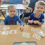 Dzień pizzy - dzieci podczas zabawy matematycznej