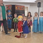 Bal karnawałowy w naszym przedszkolu - dzieci podczas zabawy tanecznej