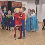 Bal karnawałowy w naszym przedszkolu - dzieci podczas zabawy tanecznej