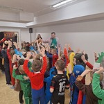 Bal karnawałowy w naszym przedszkolu - dzieci podczas zabawy 