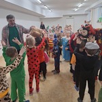 Bal karnawałowy w naszym przedszkolu - dzieci podczas zabawy tanecznej