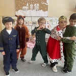 Bal karnawałowy w naszym przedszkolu- dzieci w przebraniach