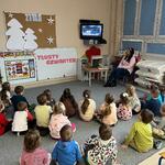 Kropelka wody- dzieci oglądają film edukacyjny
