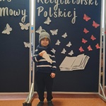 Mistrz Mowy Polskiej - konkurs, chłopiec recytuje wiersz