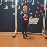 Mistrz Mowy Polskiej - konkurs, chłopiec recytuje wiersz