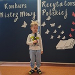 Mistrz Mowy Polskiej - konkurs, chłopiec recytuje wiersz
