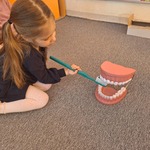 Tydzień Kariery- grupa Tygryski poznaje zawód dentysty