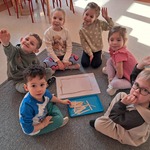 Dzień Matematyki- dzieci układają prostokąt z patyczków